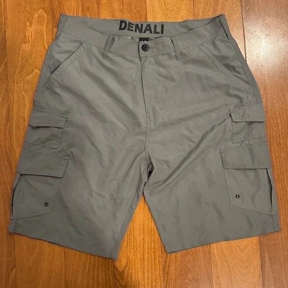 Denali Men's Cargo Shorts in Green - Picture 1 of 3